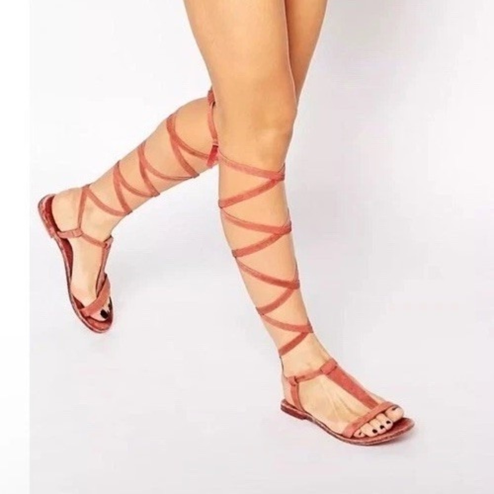 Free People Dahlia Sz 37 Red Leather Gladiator Lace Up Tie Up Flat Sandals Boho